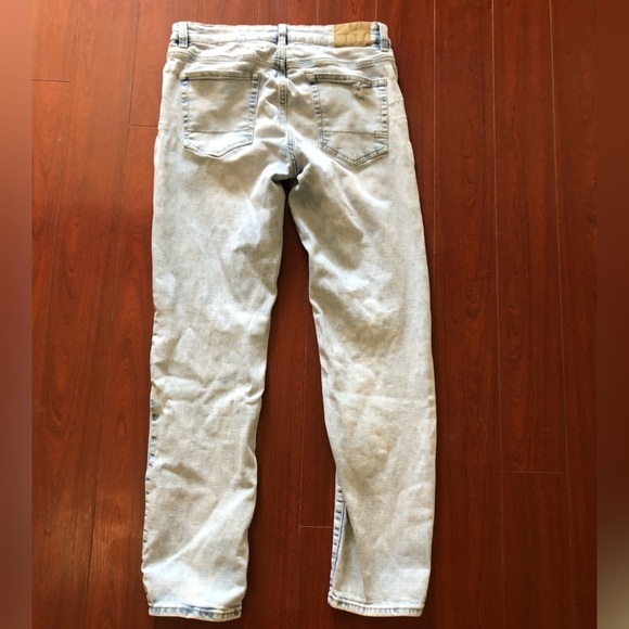 AERO SLIM Straight Leg 32/32 Distressed Light Wash with stretch - Picture 6 of 10